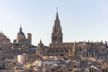 İspanya 'nın Toledo şehrinin manzarası, Katedral kulesini gösteriyor..