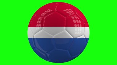 Üzerinde Hollanda bayrağı olan çok gerçekçi, izole edilmiş dönen bir futbol topu yeşil ekran arka planı ve kolay izolasyon için alfa matte. Kusursuz döngü 3 boyutlu canlandırma.