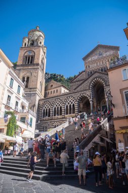13 Eylül 2022 - Amalfi, İtalya. Eski St. Andrew kilisesi. Ana turistik mekan ve hac yeri..