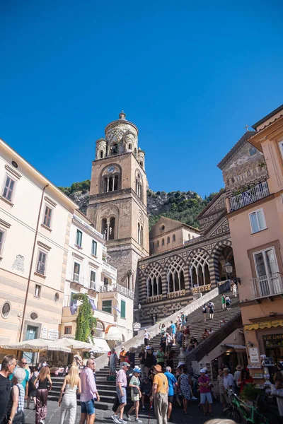 13 Eylül 2022 - Amalfi, İtalya. Eski St. Andrew kilisesi. Ana turistik mekan ve hac yeri..
