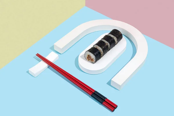 Hosomaki Sushi Rolls Eel White Plaster Stand Colorful Plain Background — Stock Photo, Image