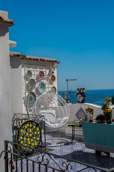 June 2022 Positano Italy Cozy Courtyard Villa White Walls Colorful — Stock Photo, Image