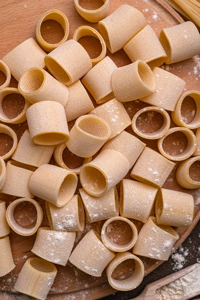 Handmade Pasta Brown Background Subject Photo Noodles Various Shapes Sizes — Stock Photo, Image