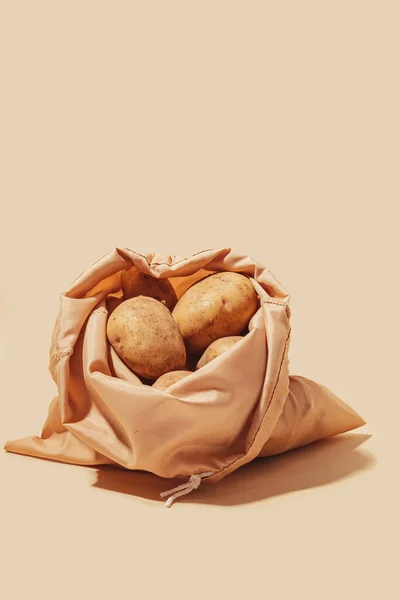 Potatis Som Lagras Miljövänlig Bärkasse Främja Medveten Och Hållbar Användning — Stockfoto