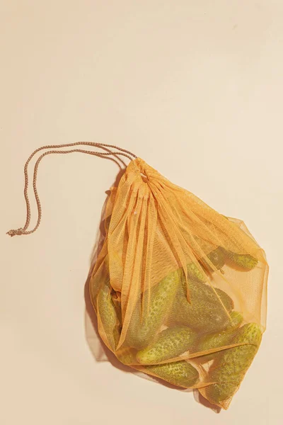 Uborkát Környezetbarát Táskában Tárolják Elősegítve Tudatos Fenntartható Használatot Kép Képviseli — Stock Fotó
