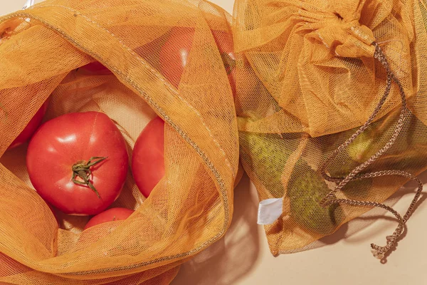 Sebze Meyve Almak Için Tekrar Kullanılabilir Poşetler Çinde Domates Salatalık — Stok fotoğraf