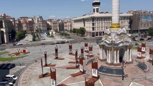 2023年7月4日 ウクライナ キエフ 街の中心広場であるMaidan Nezalezhnostiの上からの眺め 旧市街中心部の建築 — ストック動画