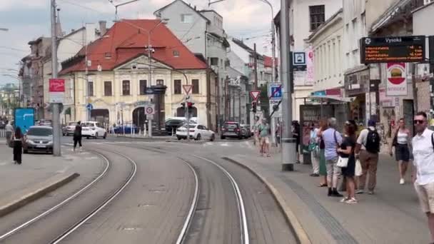 Поездка Трамвае Старым Улицам Братиславы — стоковое видео