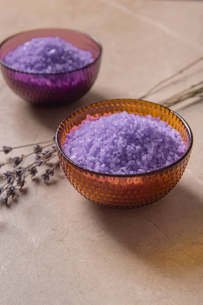 Lavendelzout Voor Het Koken Een Glazen Decoratieve Plaat Een Marmeren — Stockfoto