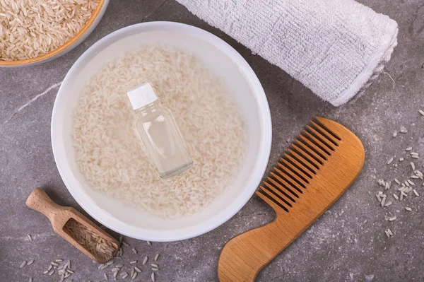 Zelfgemaakte Verzorging Cosmetica Van Rijst Water Voor Haar Eco Stijl — Stockfoto