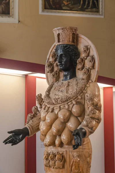2023年8月6日 意大利那不勒斯 那不勒斯国家考古博物馆 以弗所的阿耳忒弥斯神像 — 图库照片