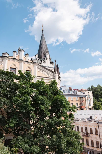 Richard 'ın Kalesi - Andriivskyi Uzvoz' daki Kyiv 'deki Aslan Kalbi. 20. yüzyılın başlangıcının simgeleri, İngiliz Gotik tarzında inşa edilmiştir..
