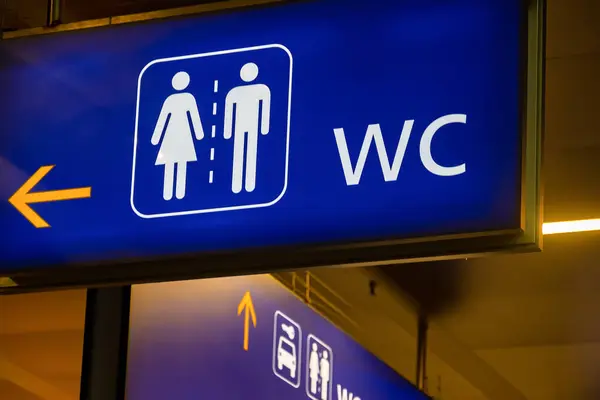 Informationsskyltar Offentliga Platser Toaletter För Kvinnor Och Män — Stockfoto