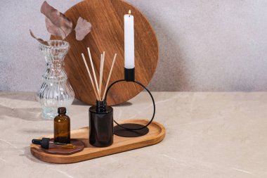 Cilt bakımı, günlük güzellik ayinleri. C vitamini içeren beyazlatıcı serum. Modern kozmetoloji, ekolojik kompozisyon, bakım.