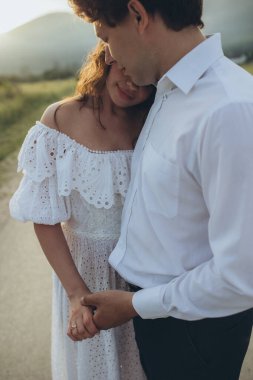 Mutlu bir çift. Düğün fotoğrafı. Birbirine aşık bir çift. Gelin ve damat. Yüksek kalite fotoğraf