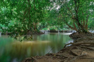 Tayland şelalesinin adı 'Jedsaonoi'