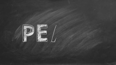 Karatahtaya tebeşirle yazılmış 