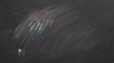 Bu video siyah bir kara tahta üzerine tebeşirle Hollanda bayrağı çizme sürecini gösteriyor. Bitmiş ürün bayrağı ve altında Hollanda yazısını sergiliyor..