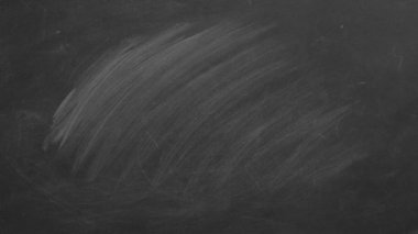 Elle çizilmiş ve canlandırılmış Hello School 2023 metni tahtada. Okul konseptine dönüş