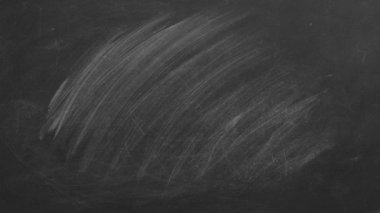 Tahtaya bir kalp ve aşk kelimesi çizilmiş. Sevgililer Günü, aşk, şefkat konsepti