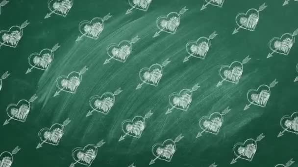 Κινούμενο Σχέδιο Καρδιές Και Βέλη Του Έρωτα Που Ένα Chalkboard — Αρχείο Βίντεο