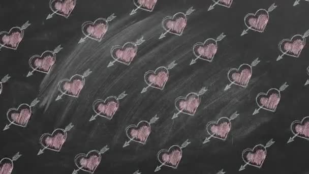Κινούμενο Σχέδιο Καρδιές Και Βέλη Του Έρωτα Που Στο Μαυροπίνακα — Αρχείο Βίντεο