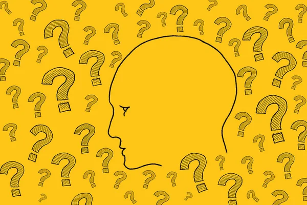 人間の頭には疑問符がある 黄色の背景についてのイラスト — ストック写真
