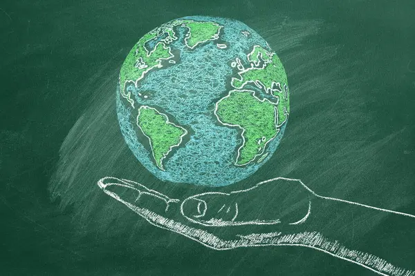 一个人手中的球体 粉笔画的图解 拯救世界 和平或全球商业概念 地球日的概念 旅行概念 环游世界 图库图片