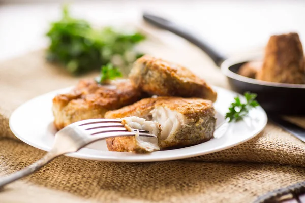 Piece Hake Fish Fried Crispy Crust Plate Wooden Table — Stock Photo, Image