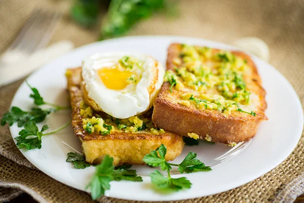 Fried Croutons Batter Garlic Herbs Fried Egg Plate Wooden Table — Stock Photo, Image