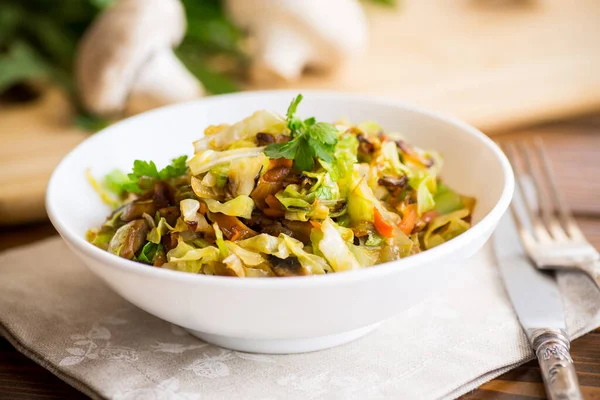 Cabbage Early Fried Mushrooms Carrots Vegetables White Bowl Wooden Table — Stock Photo, Image