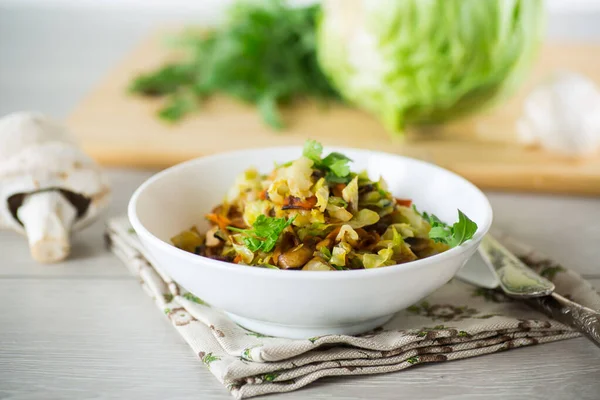 야채와 야채와 그릇에 양배추 — 스톡 사진
