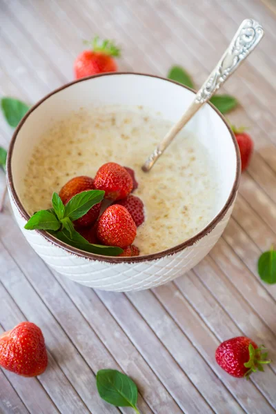Cooked Diet Oatmeal Bowl Fresh Ripe Strawberries Wooden Table — Stock Photo, Image