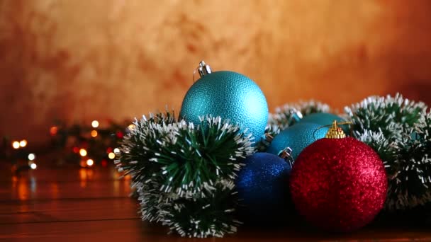 Kerstkaart Nieuwjaarskaart Close Nieuwjaar Kleurrijk Speelgoed Een Doos Met Decoraties — Stockvideo