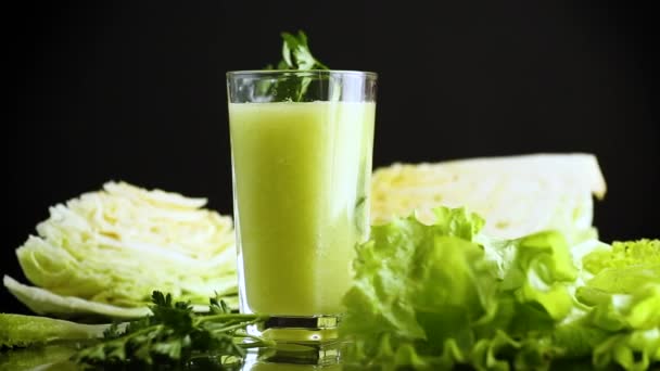 Vegetariánský Koktejl Zelené Zeleniny Zelí Salátu Zeleně Royalty Free Stock Video