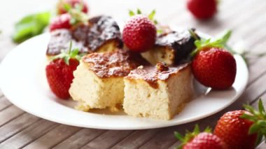 prepared cottage cheese casserole with fresh strawberries .