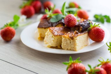 prepared cottage cheese casserole with fresh strawberries .