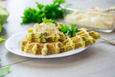 Bitkilerle kızartılmış lahana waffle 'ları..