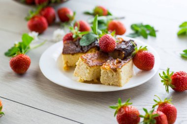 prepared cottage cheese casserole with fresh strawberries .