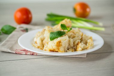 Yağ ve baharatla kızartılmış diyet karnabahar. .