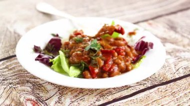 Ev yapımı sebzeli fasulye salatası..