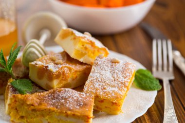 Balkabağı ve süzme peynirli kolay tatlı..