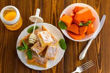 Kabaklı ev yapımı süzme peynir güveci.