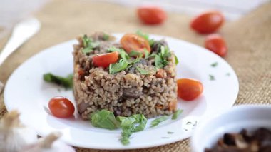 Mantarlı ve sebzeli bulgur pişirdim..