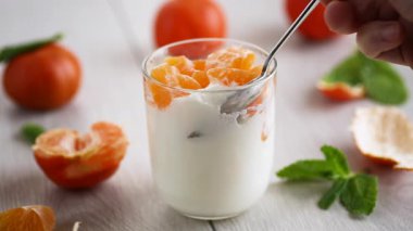 Limonlu ve yoğurtlu vitamin ikramı..