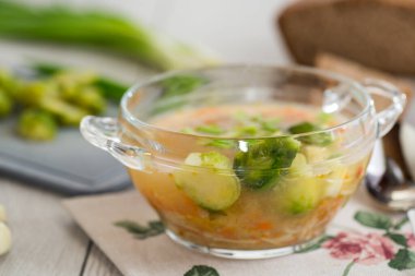 ev yapımı Brüksel lahanası çorbası.