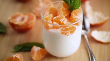 Limonlu ve yoğurtlu vitamin ikramı..