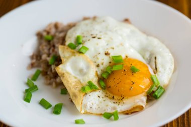 Yumurtalı ve haşlanmış karabuğdaylı aperatif..