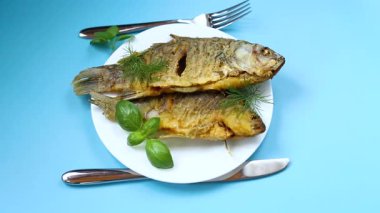 Ev yapımı yemek. Baharatlı altın haçbalığı.