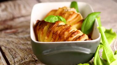 Altın fırında patates ve seramik..